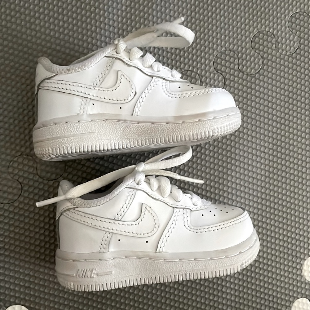 NIKE // Baby’s Air Force 1s